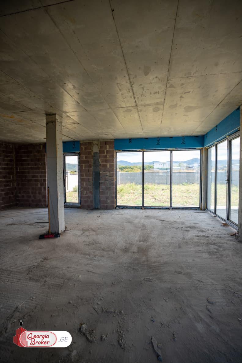 nearly repaired 5-room house for sale